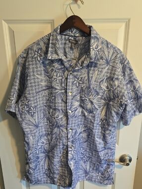 Van Heusen Blue and White Floral Short-Sleeve Button-Down Shirt